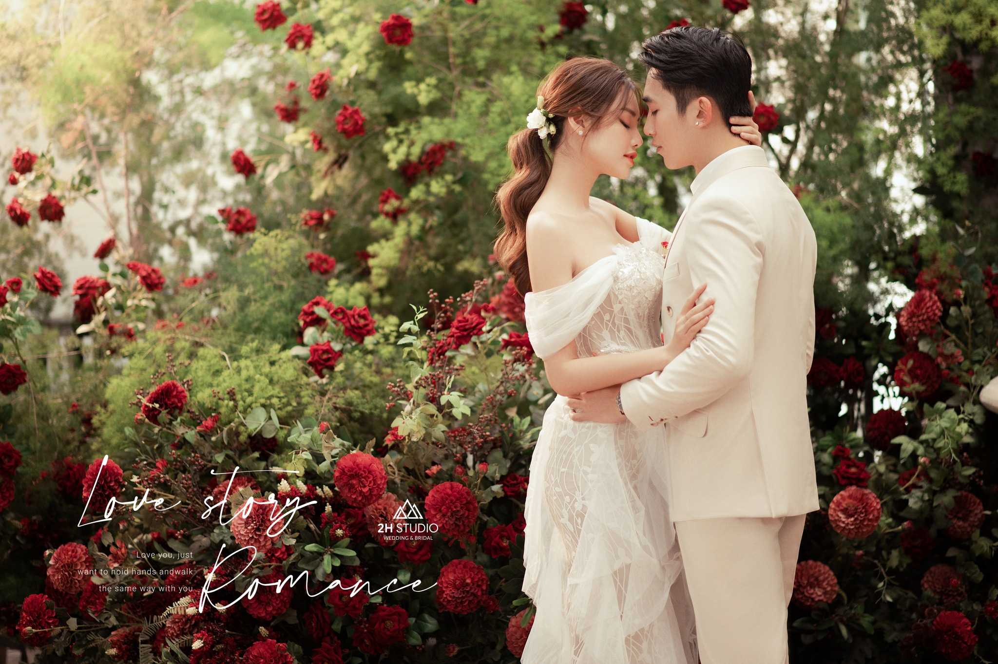 Chụp cưới với vườn hoa hồng đậm chất cổ tích