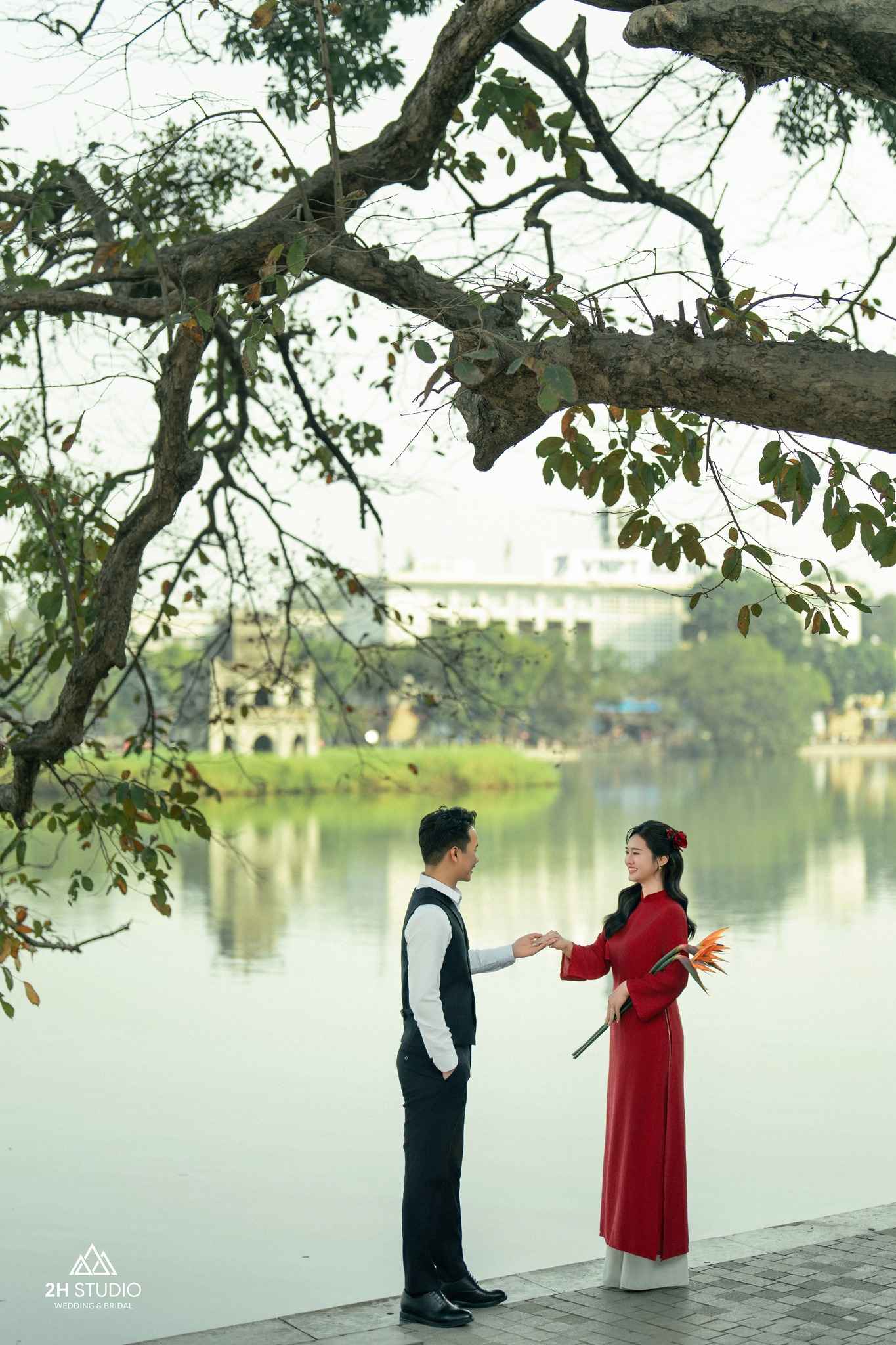 Ảnh cưới áo dài với khung cảnh ngọt ngào tự nhiên
