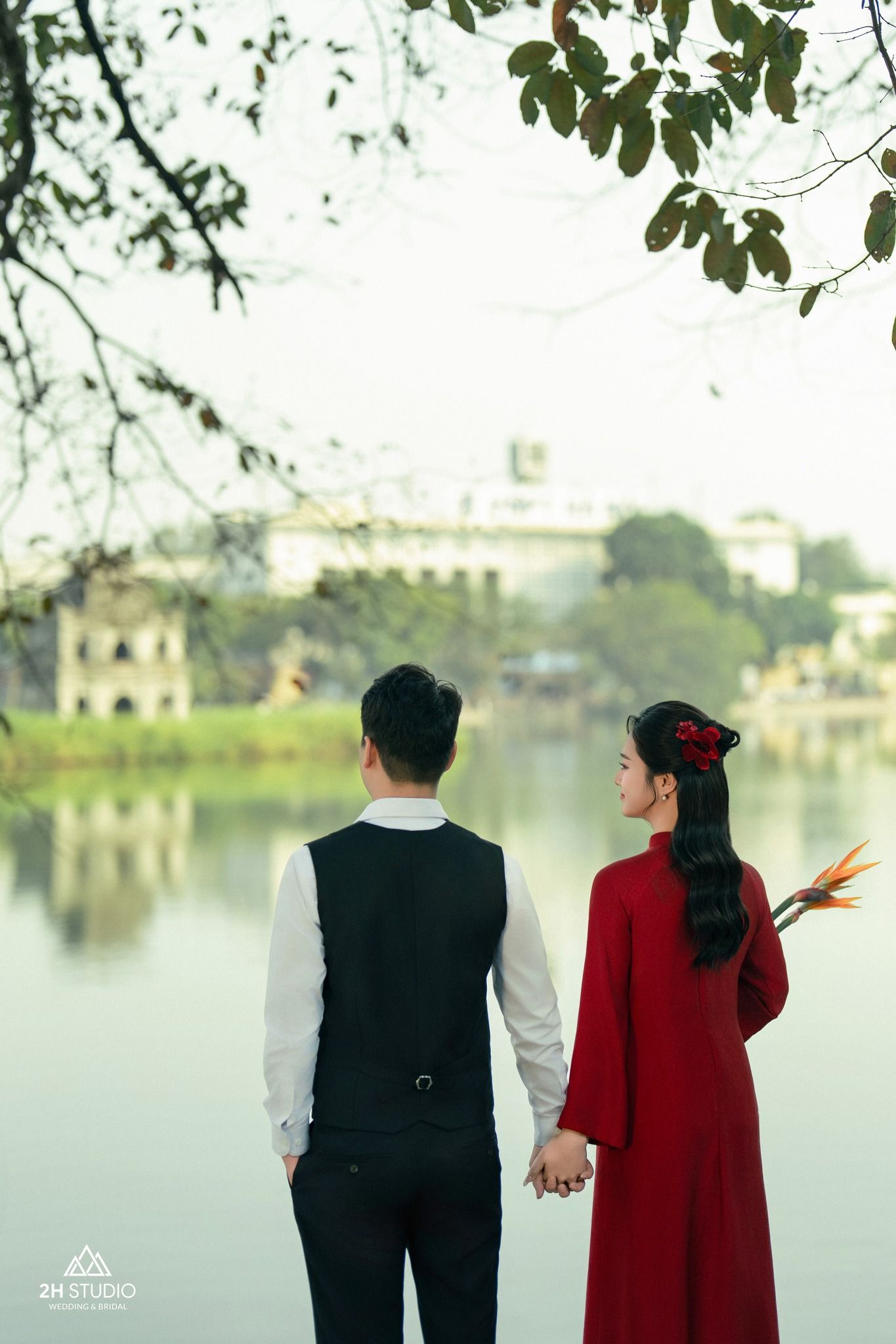 Ảnh cưới áo dài với khung cảnh ngọt ngào tự nhiên