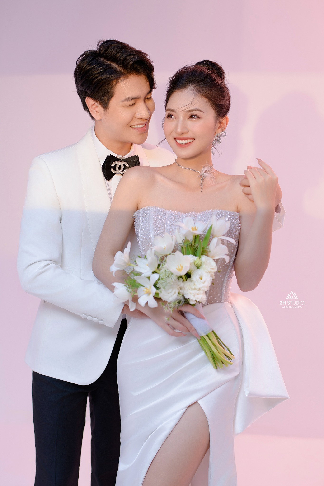 Phông nền tông nhẹ nhàng tạo khung cảnh lãng mạn