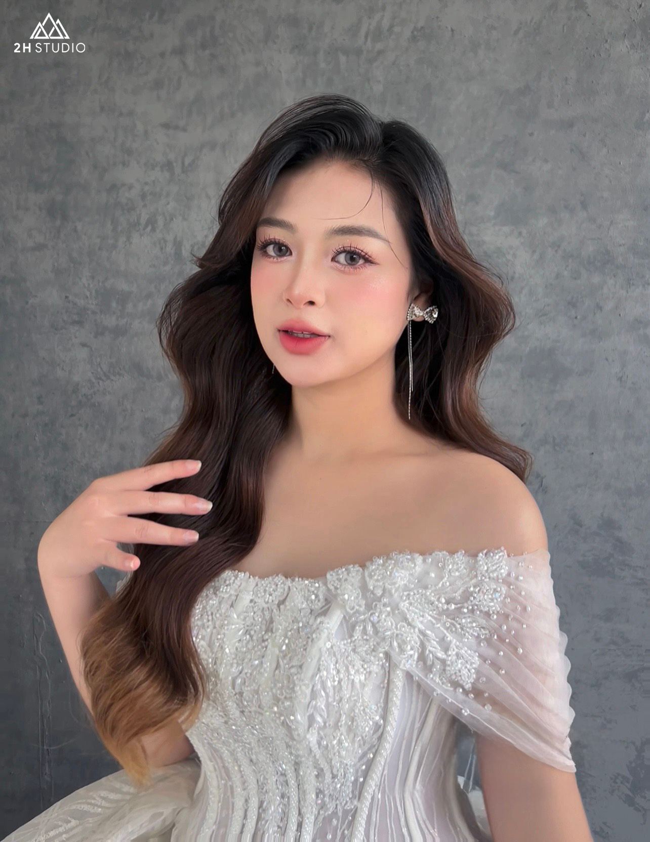 Tone hồng đậm không bao giờ lỗi thời