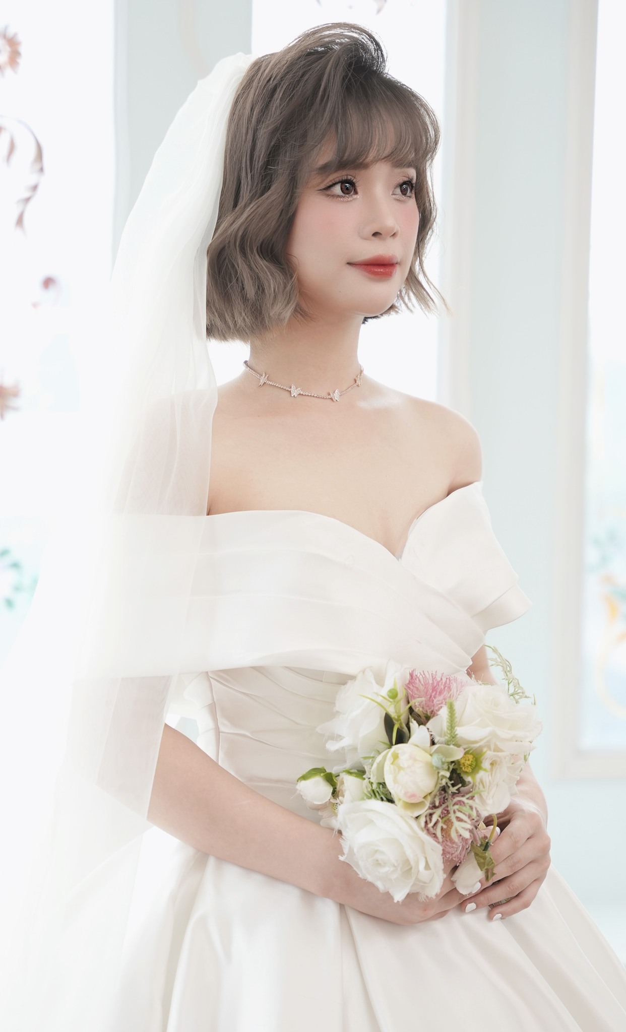 Uốn xoăn nhẹ kèm phụ kiện voan