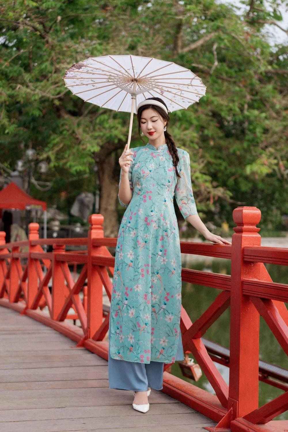 Cách phối màu áo dài với quần với gam màu trung tính