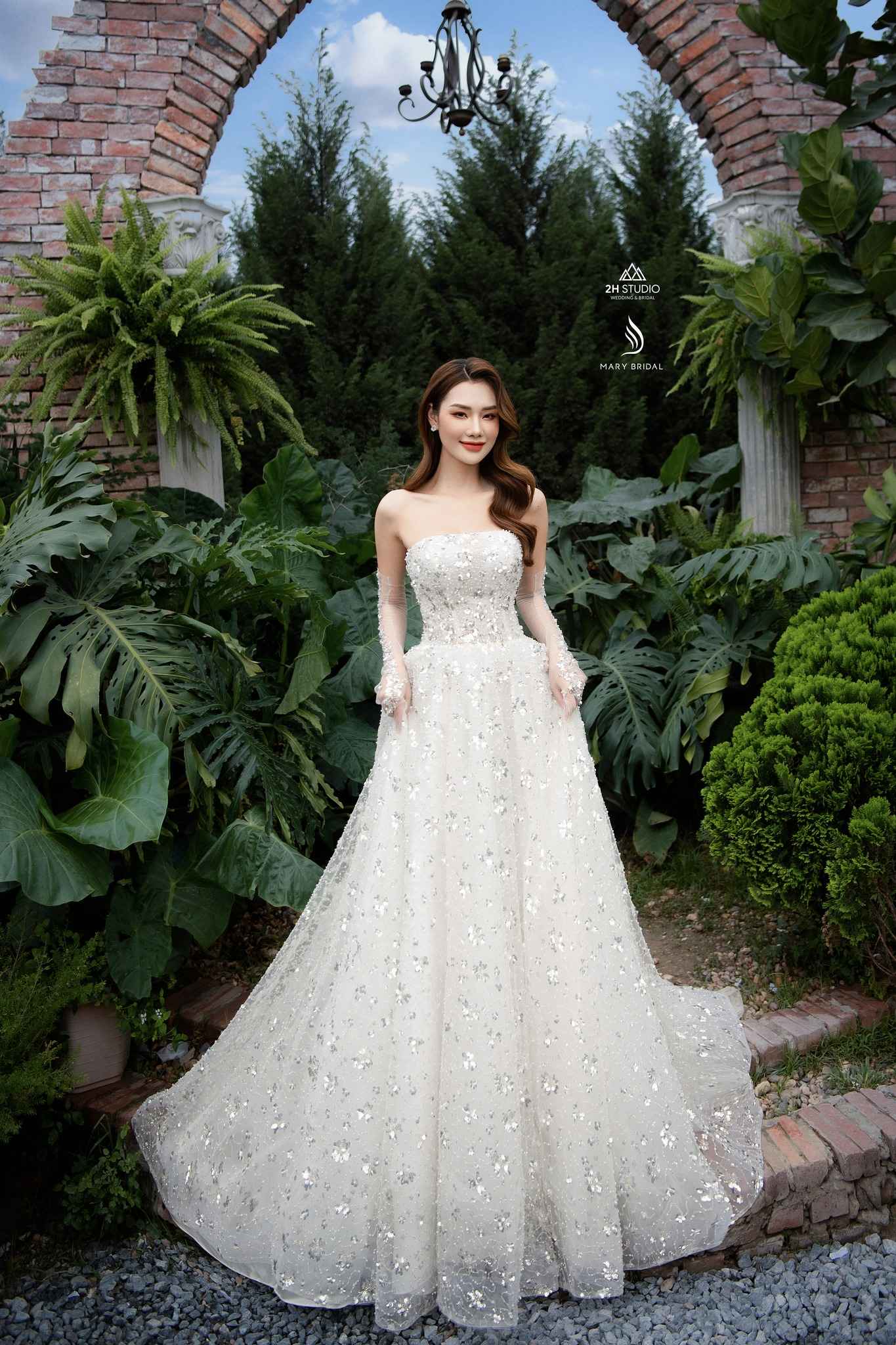 Váy cưới suông cúp ngực