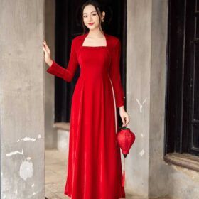 Áo dài cổ vuông chất liệu lụa