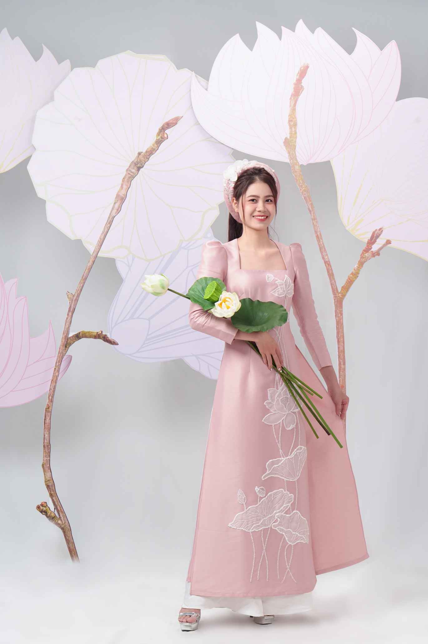 Áo dài cổ vuông màu pastel