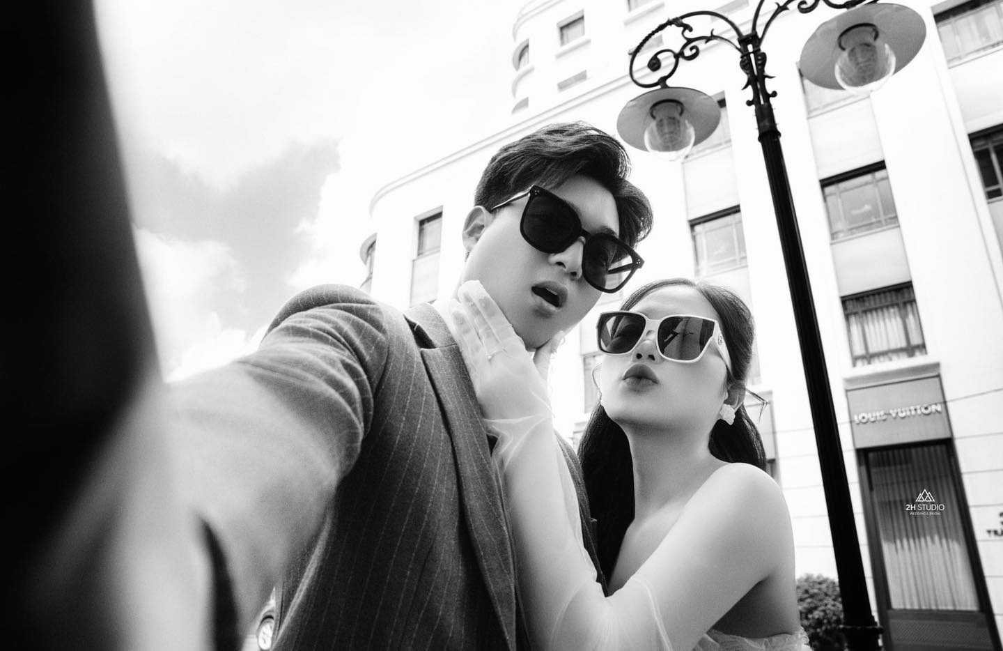 Chụp ảnh đời thường của cặp đôi 