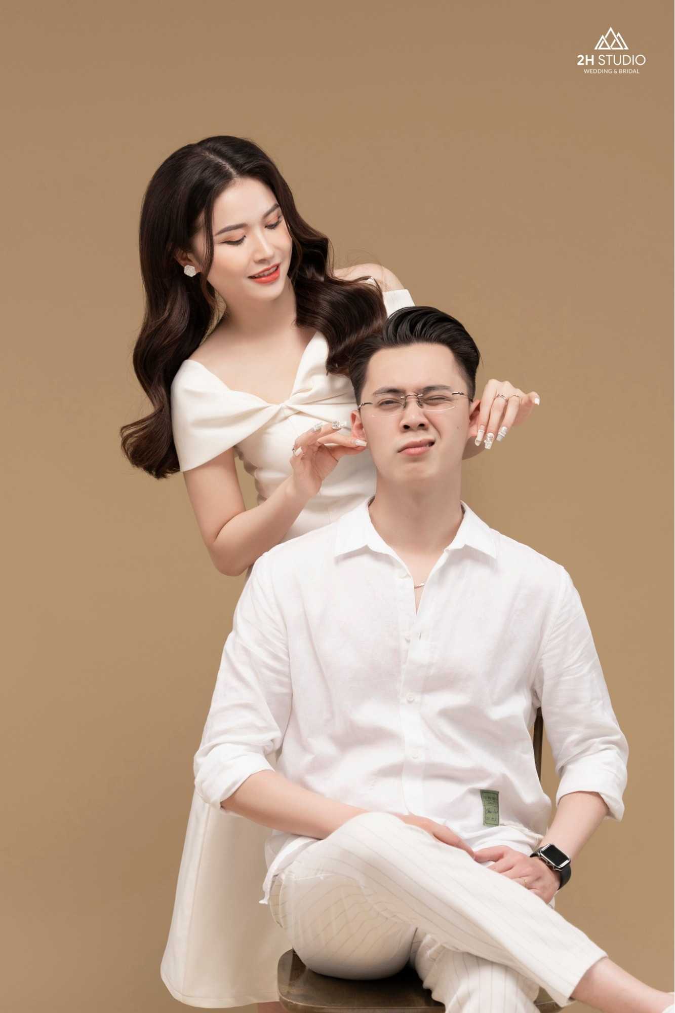 Đồ đôi chụp hình cưới studio - mang đến sự thoải mái và tự nhiên