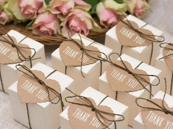Lựa chọn bánh làm quà tặng cưới
