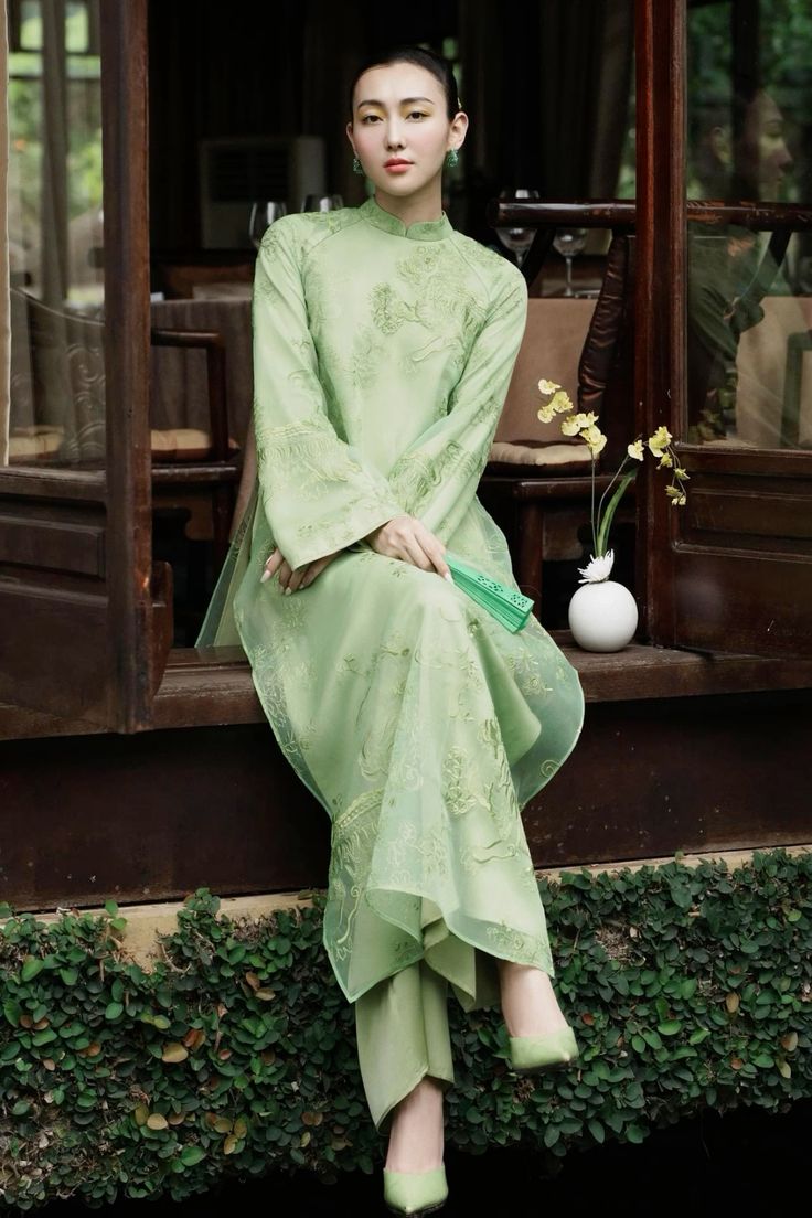 Áo dài cưới màu xanh lá cây