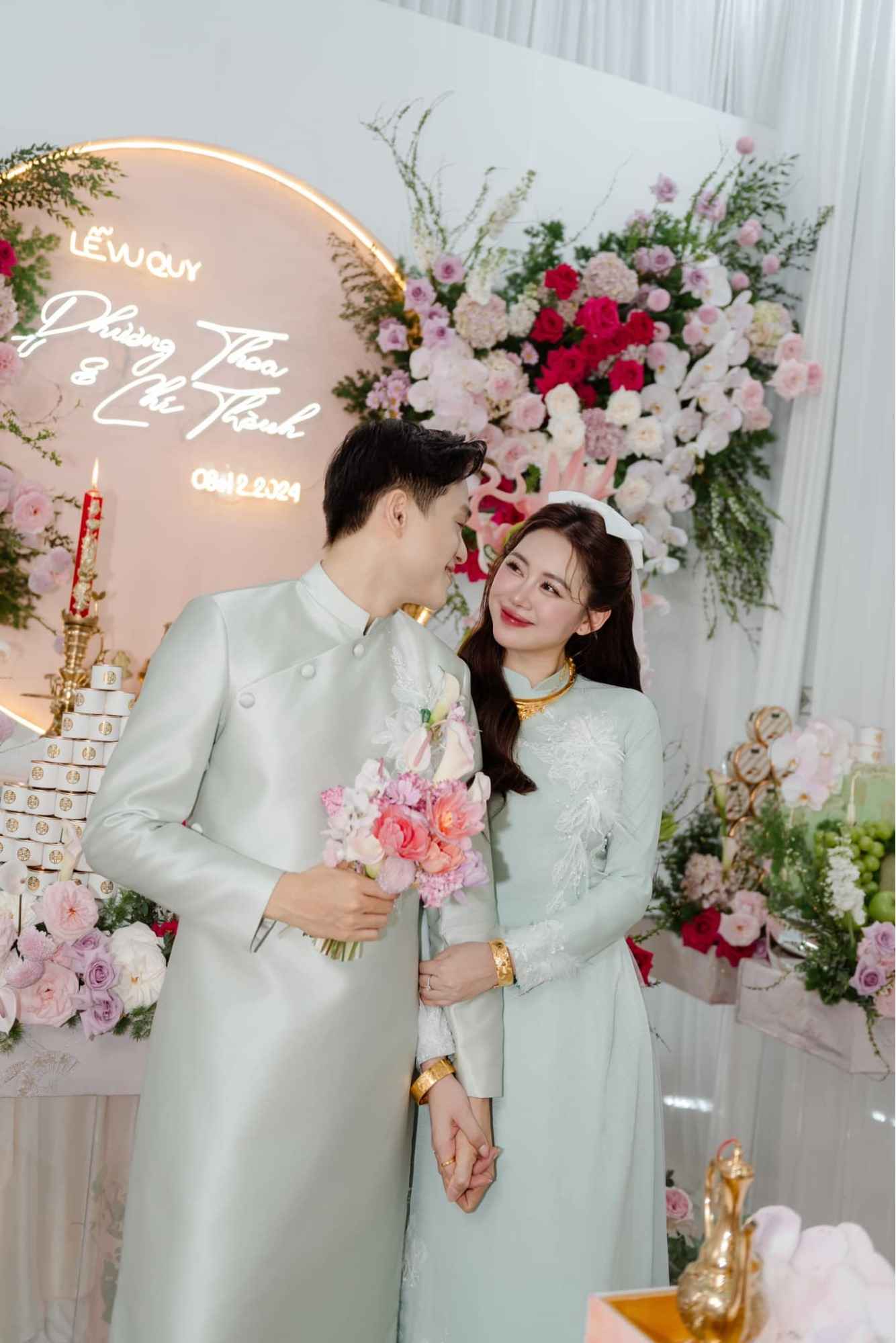 Áo dài cưới màu xanh ngọc bích
