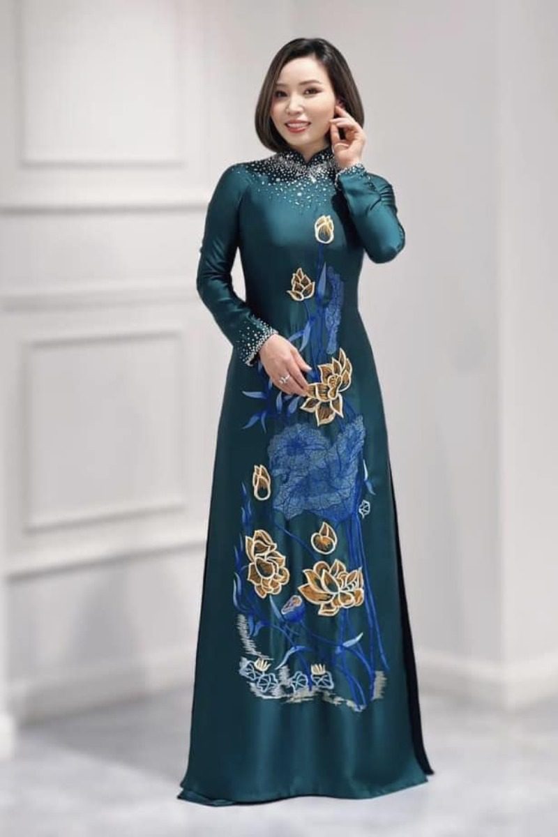 Áo dài gấm sang trọng