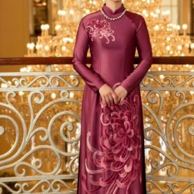Áo dài lụa hình hoa bỉ ngạn