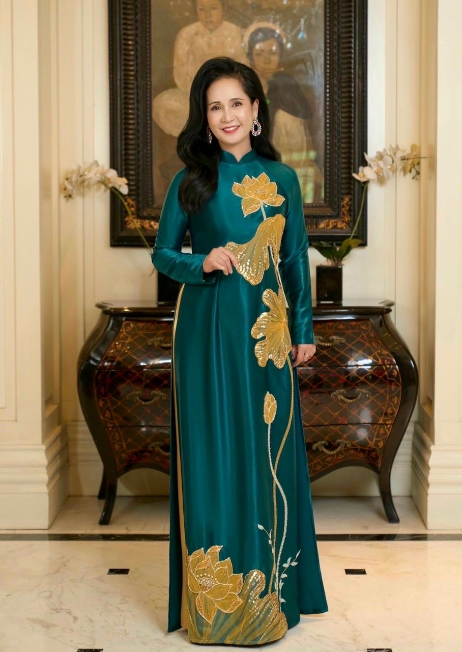 Áo dài thêu thủ công cao cấp