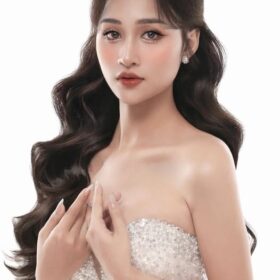 Kiểu tóc búi nửa đầu đội vương miện cho cô dâu