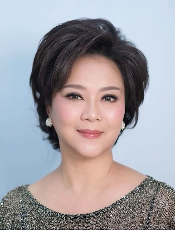 Các bước chính khi trang điểm mẹ cô dâu