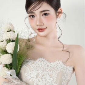Kiểu tóc cô dâu có mái xéo đẹp