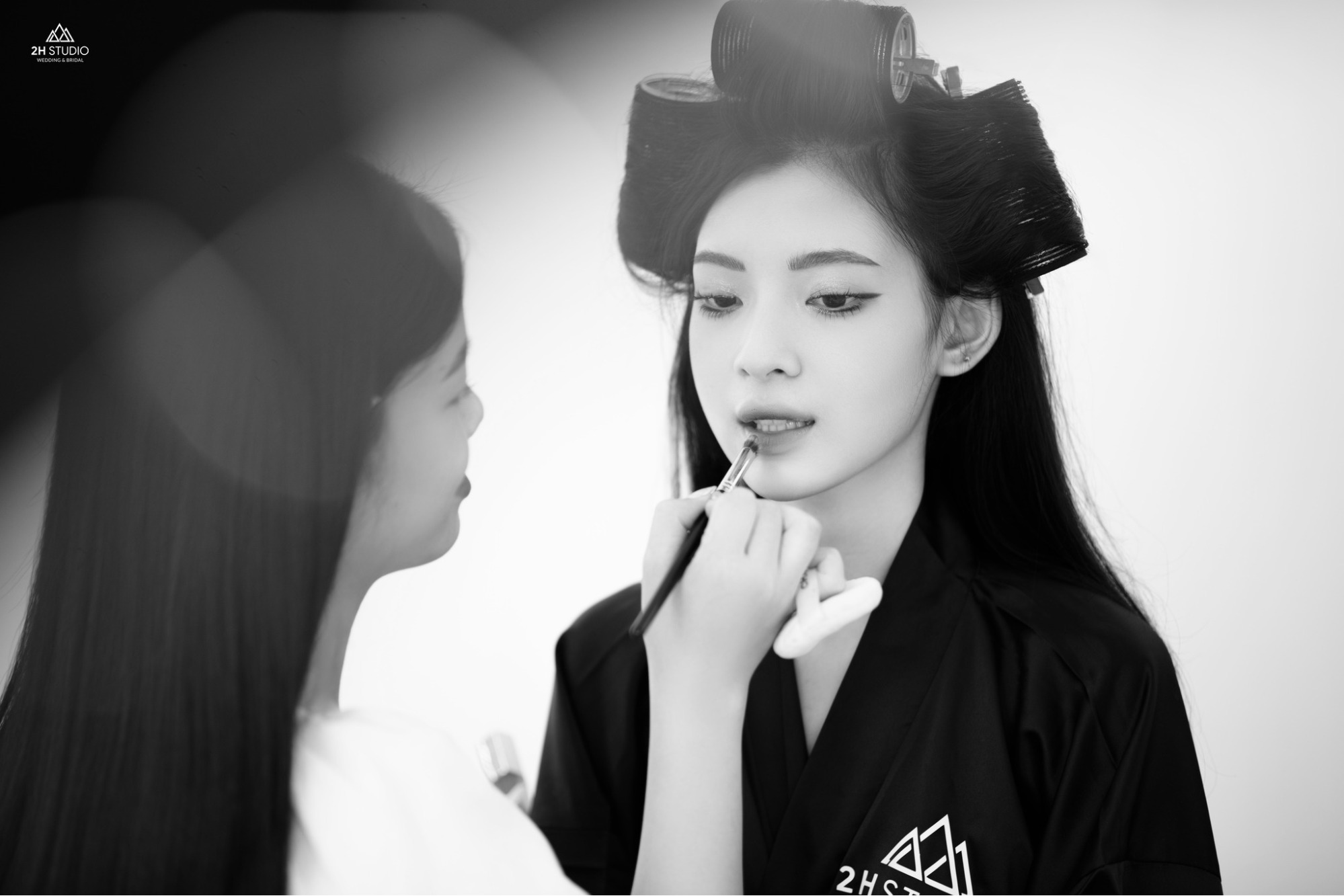 Tìm hiểu các bước trang điểm cô dâu mặt mụn