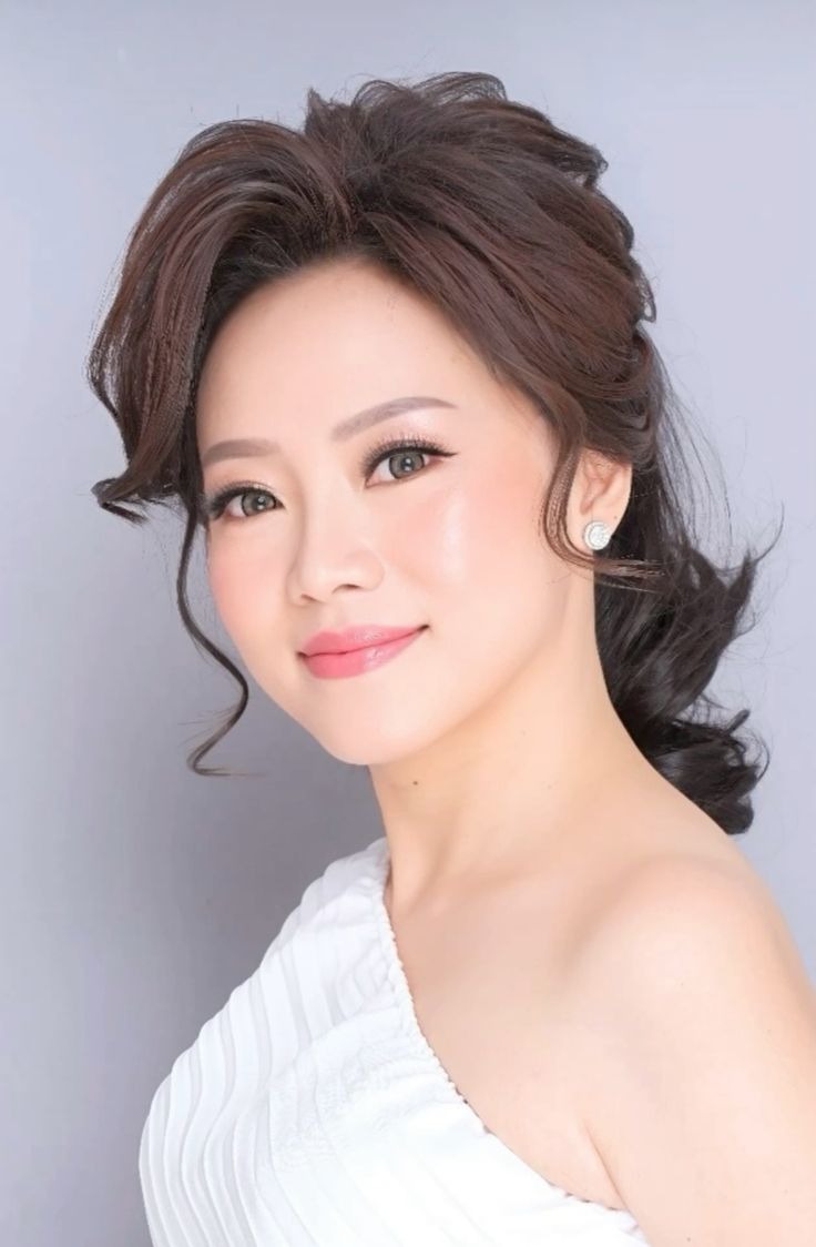 Tone make up mẹ cô dâu đẹp, sang trọng