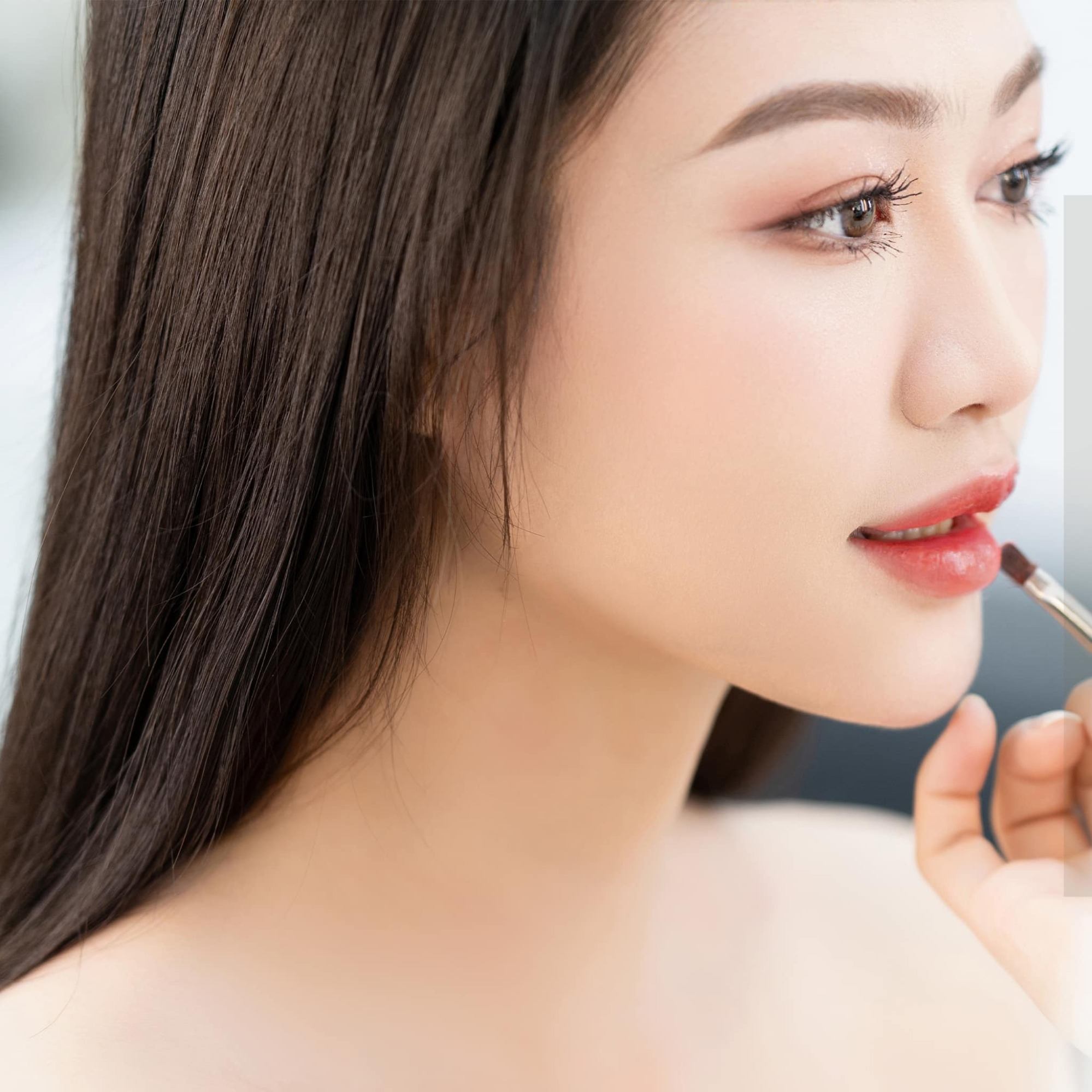 Trang điểm cô dâu mặt mụn che khuyết điểm hoàn hảo