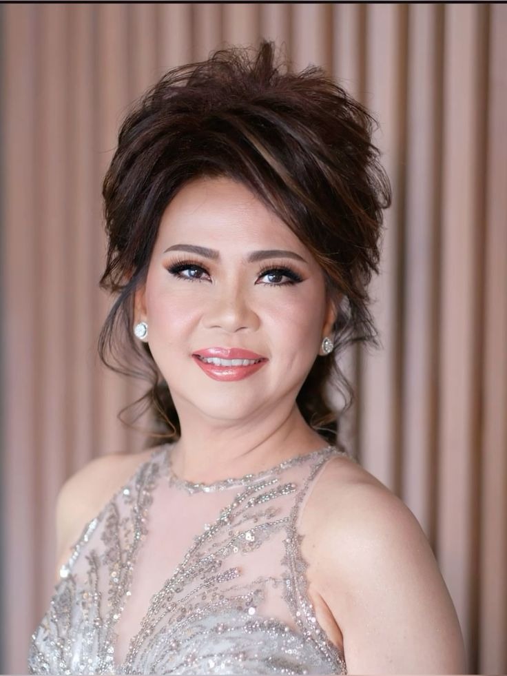 Trang điểm tone sáng kết hợp nhũ