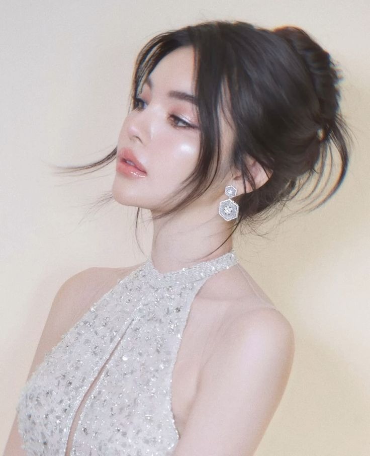 Kiểu tóc cô dâu mặt tròn có mái