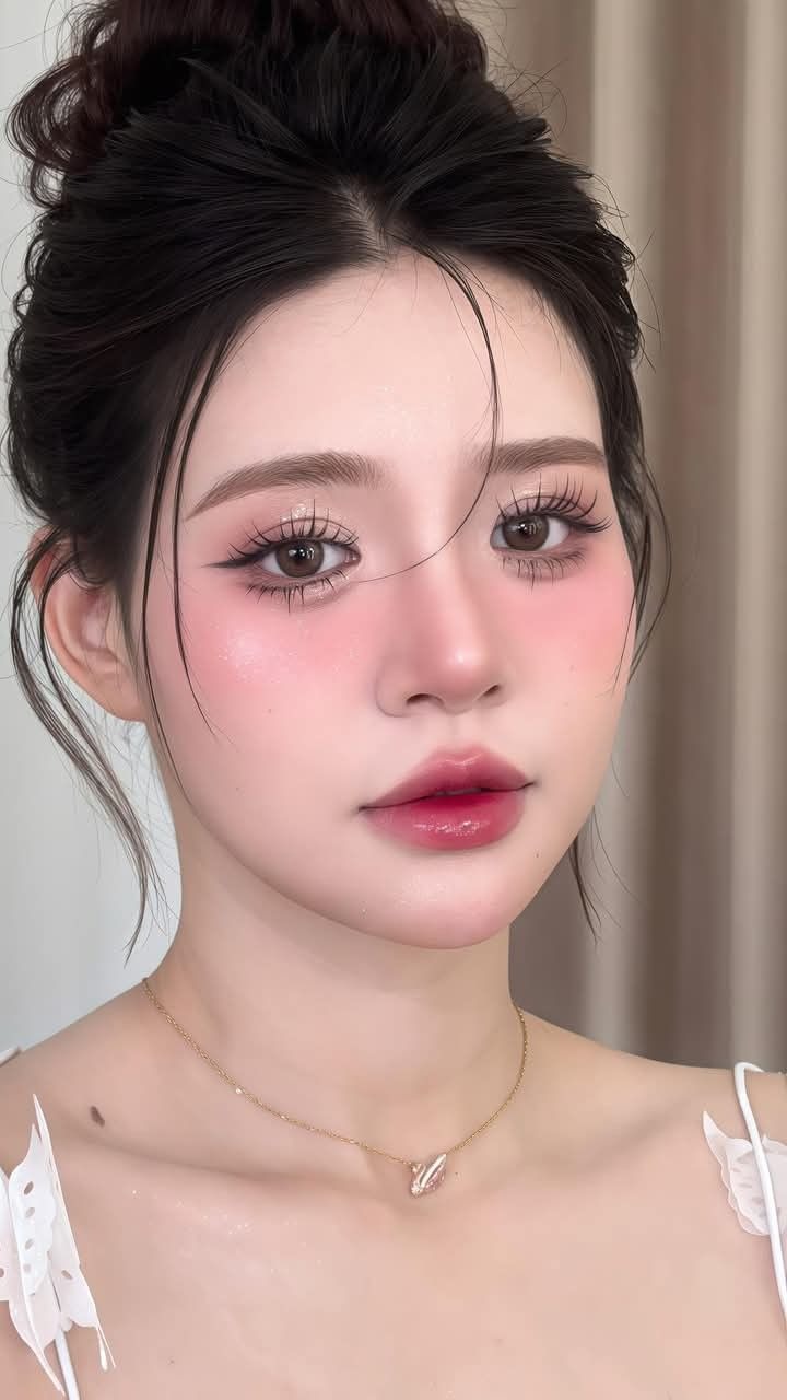 Kinh nghiệm chọn kiểu tóc phù hợp cho cô dâu mặt tròn
