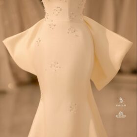 Váy cưới màu nude cho cô dâu cũng mang đến một rủi ro