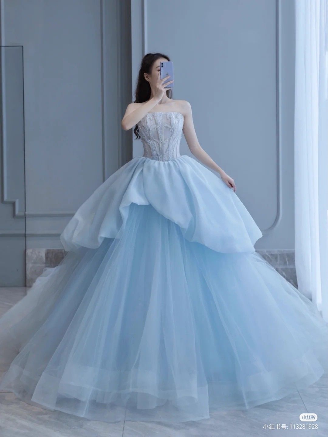Váy cưới màu xanh dương