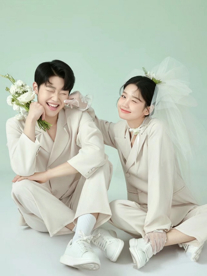 Ảnh cưới phong cách học sinh trẻ trung chụp tại studio