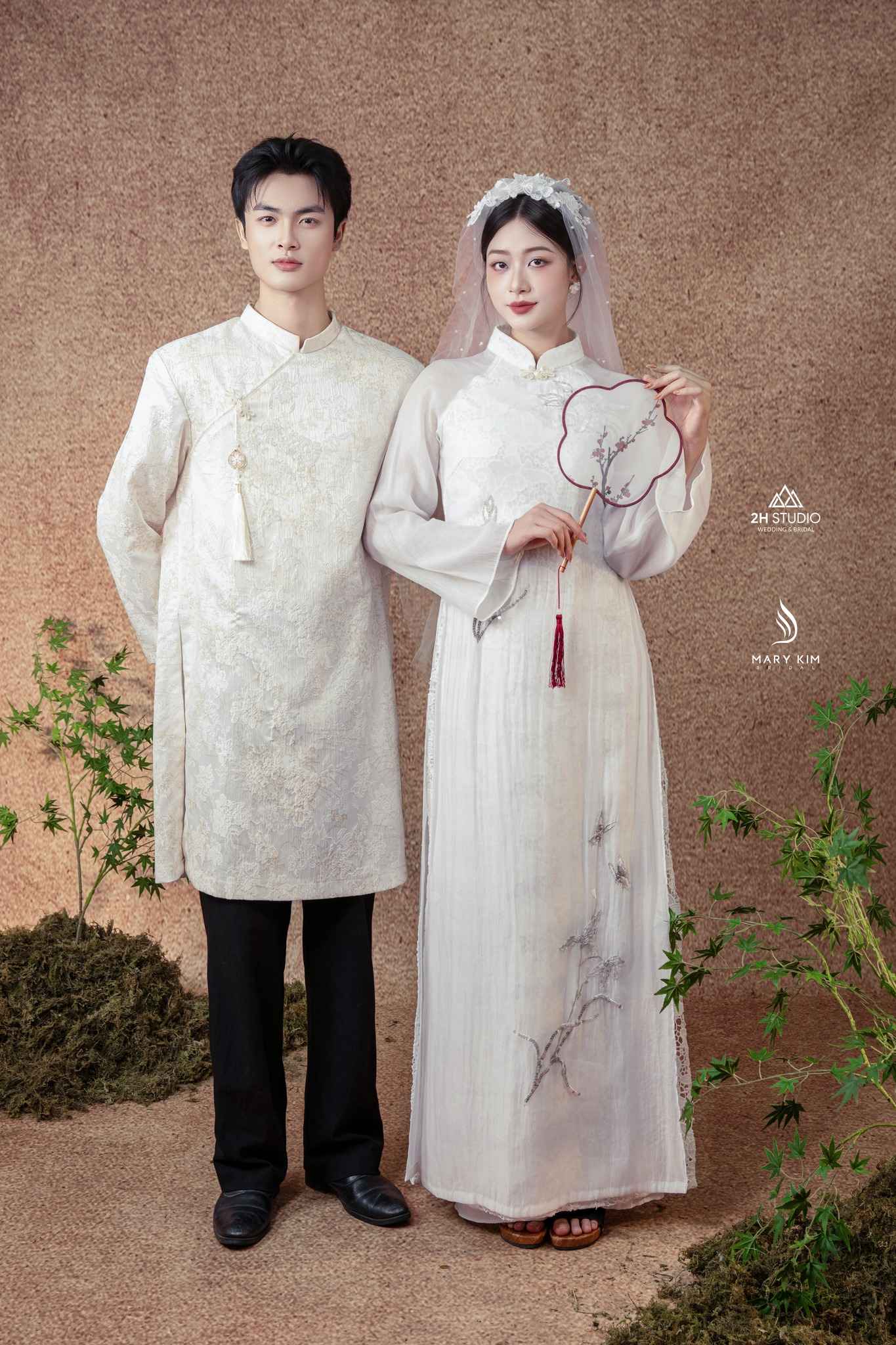 Áo dài cô dâu chú rể đồng điệu màu sắc
