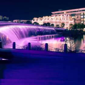 Hồ Bán Nguyệt – Cầu Ánh Sao