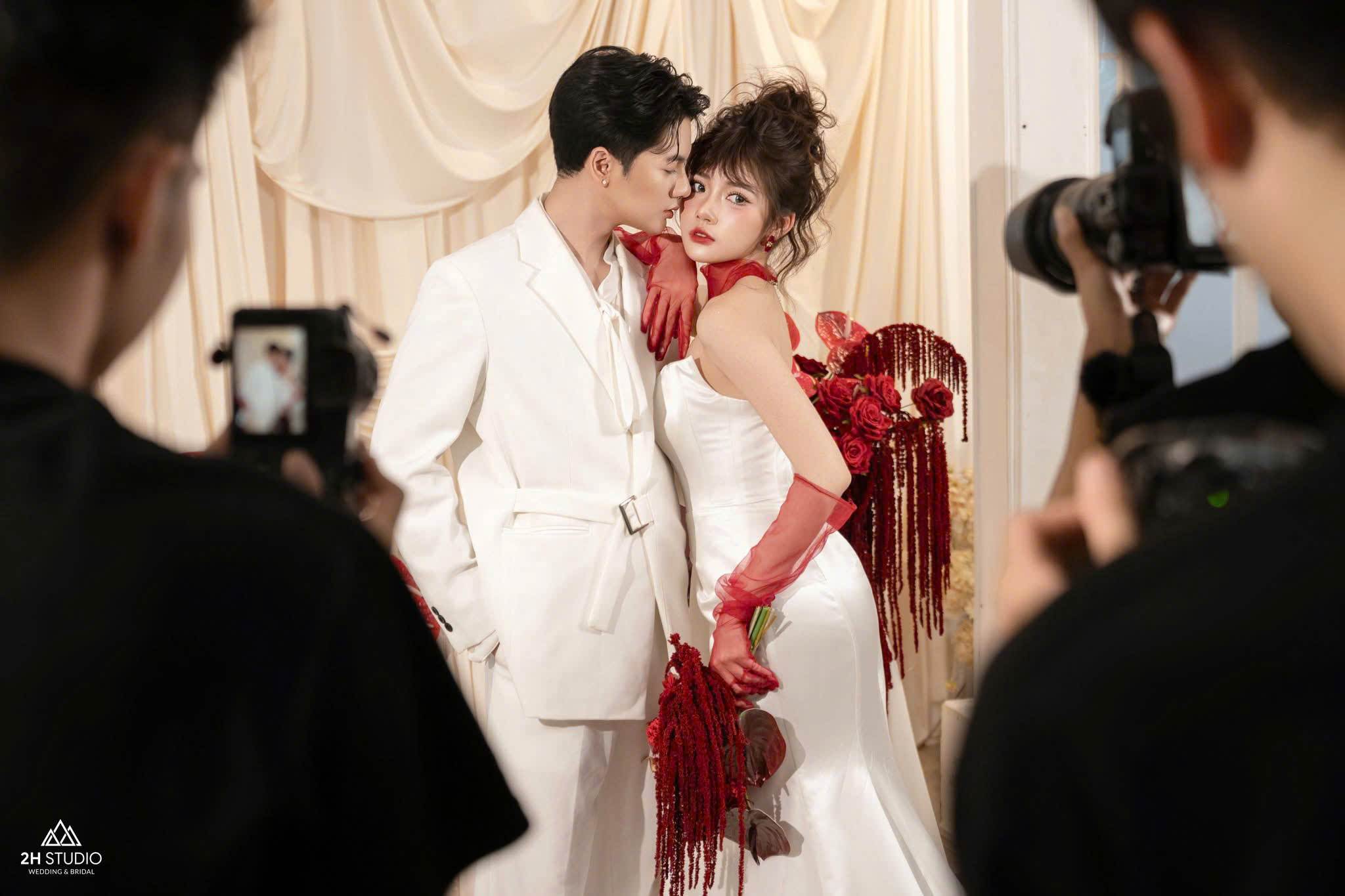 Biết cách hướng dẫn tạo dáng và biểu cảm khi chụp ảnh cưới