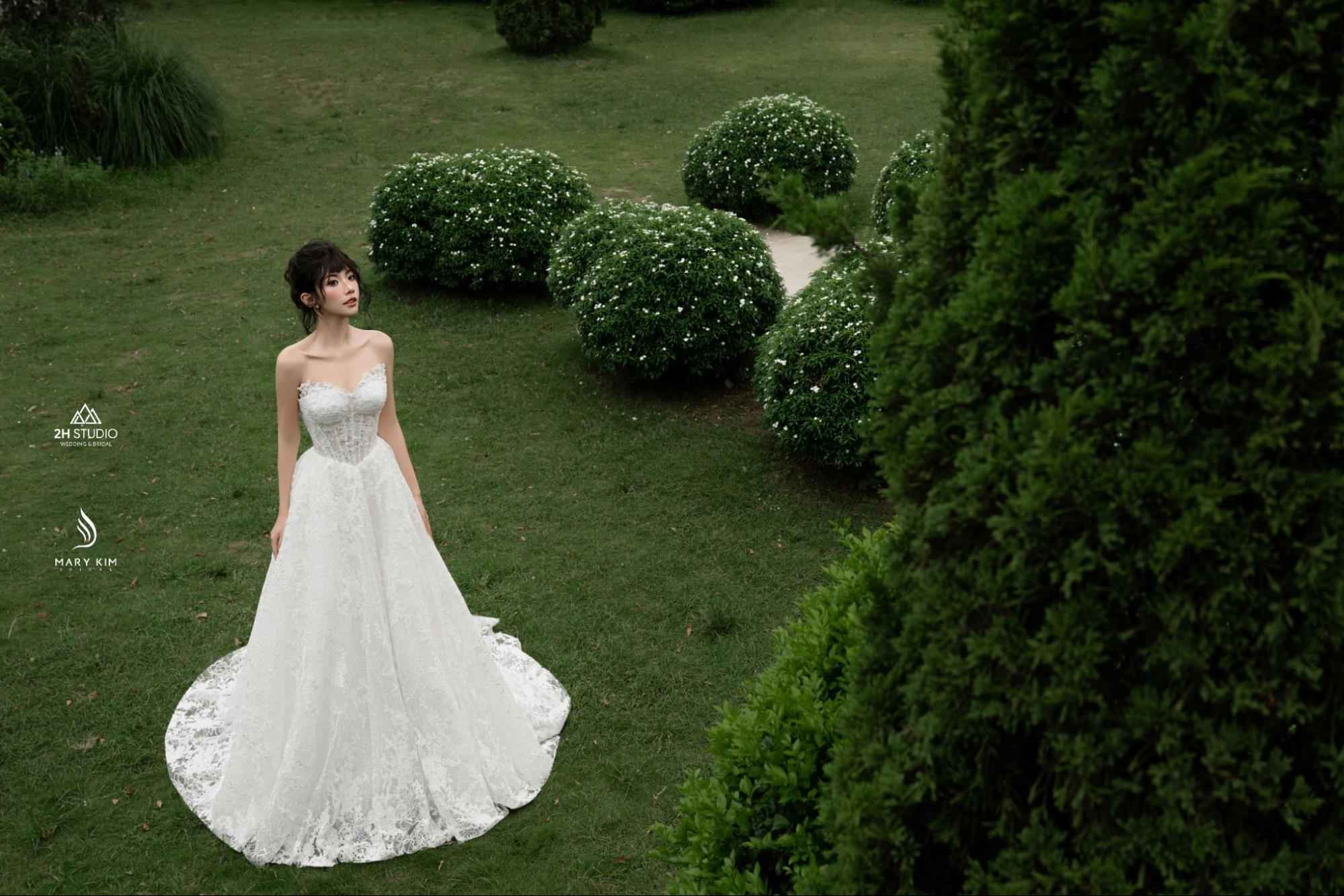 Váy cưới dáng chữ A