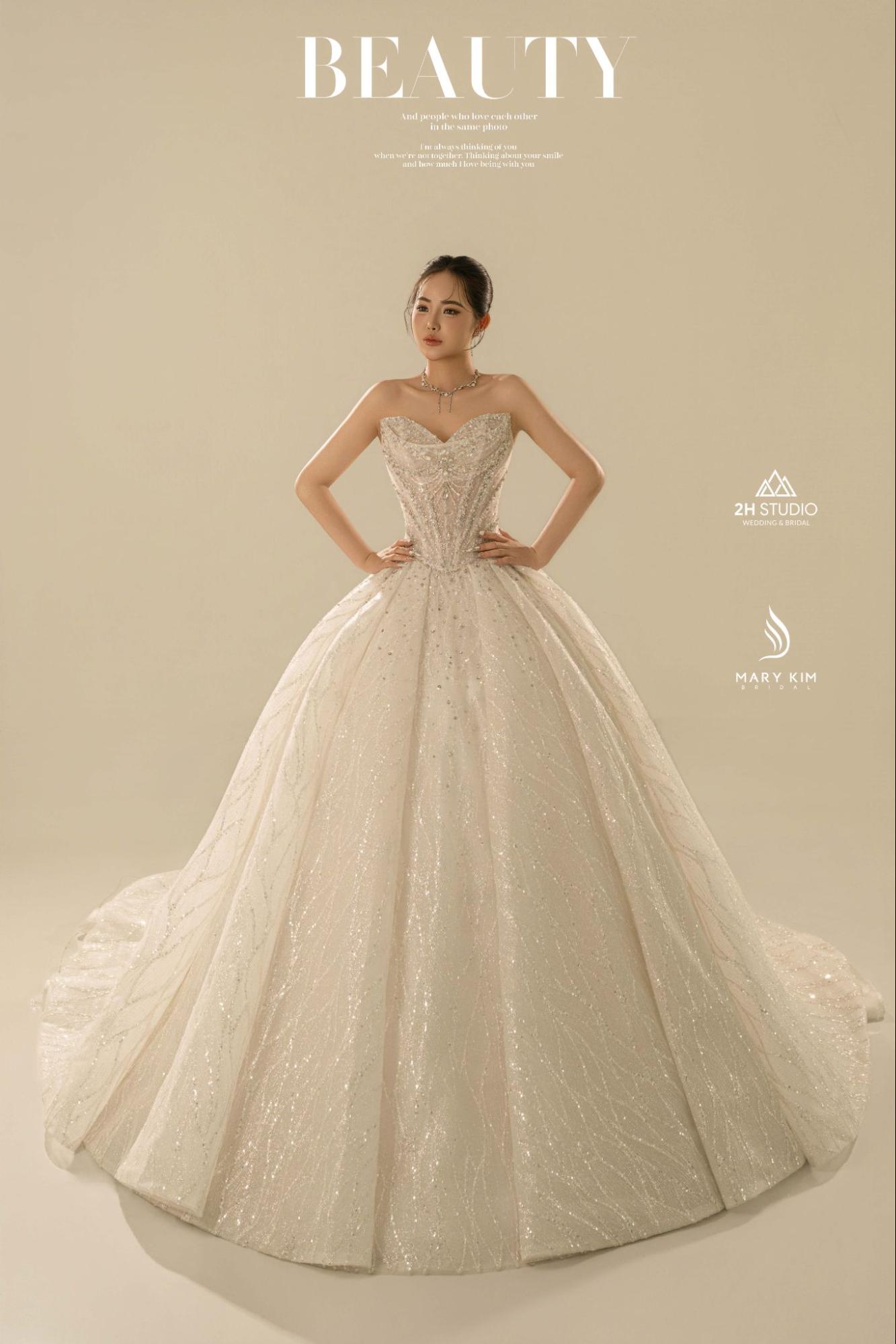 Váy cưới dáng công chúa xòe bồng