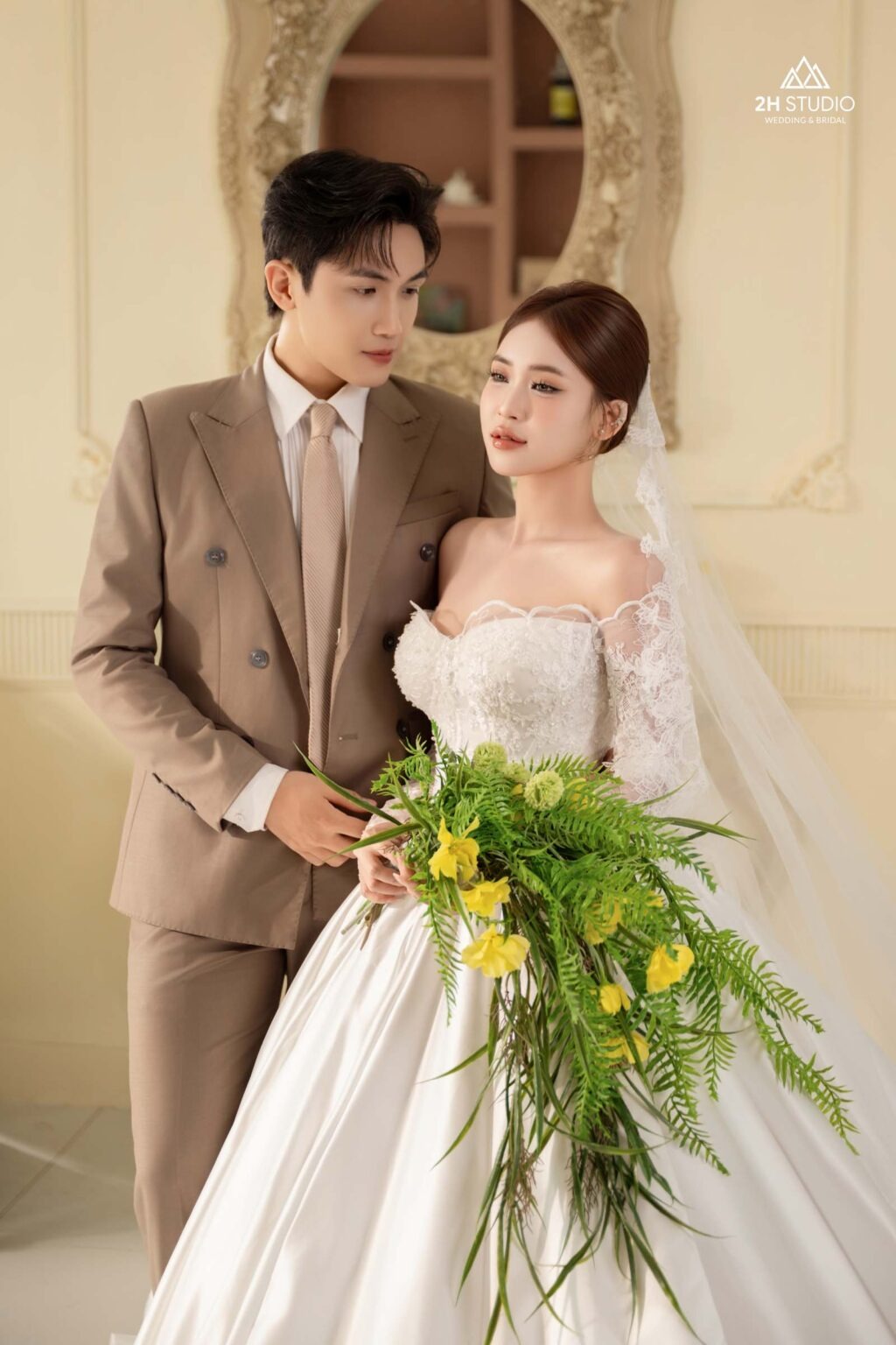 Váy cưới dạng trễ vai thanh lịch