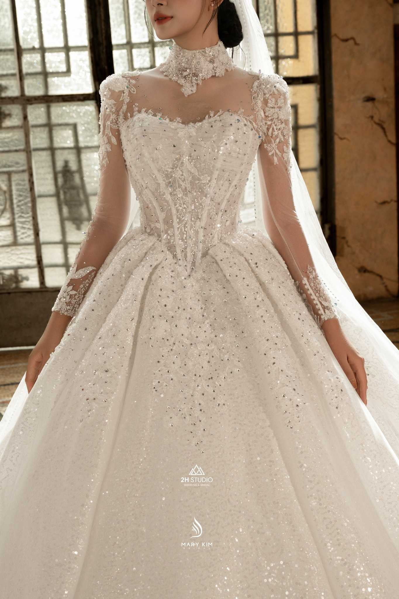 Váy cưới đính đá cao cấp tại 2H STUDIO