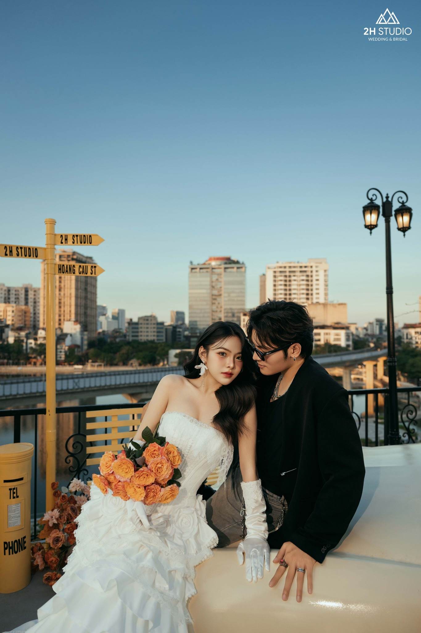 Váy cưới đuôi cá xếp tầng