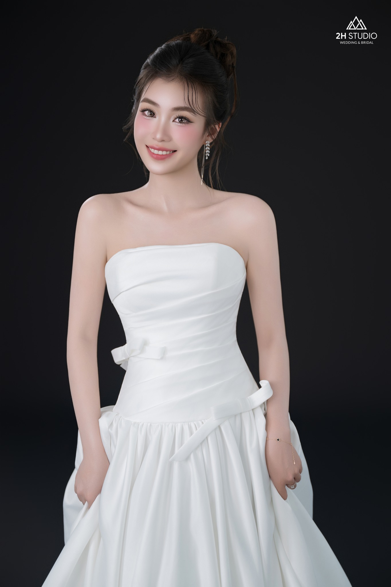 Váy cưới đuôi cá xếp tầng 2