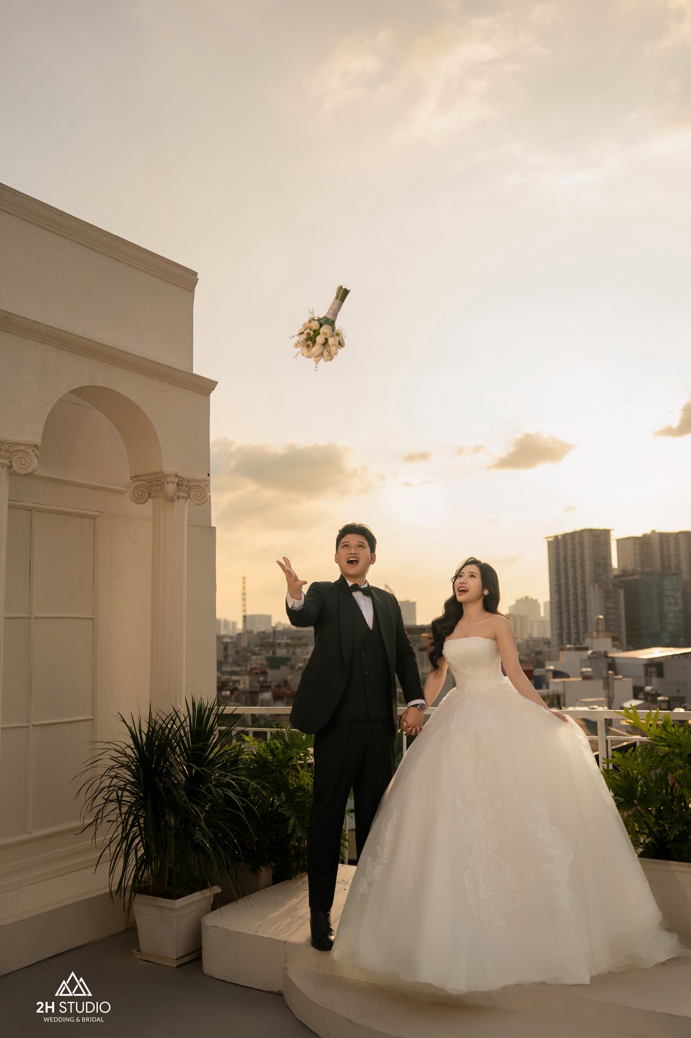 Cách cười khi chụp ảnh cưới từ những khoảnh khắc hạnh phúc