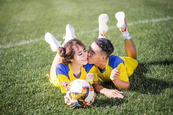 5 Concept chụp ảnh cưới tại sân bóng gây “sốt” hiện nay