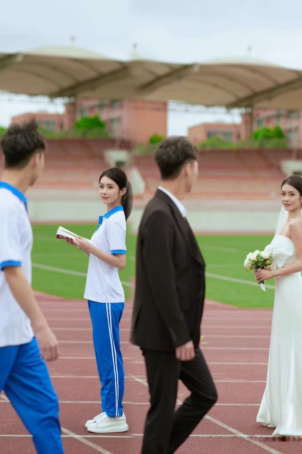 Chụp ảnh cưới tại sân bóng concept tình yêu thanh xuân – học đường