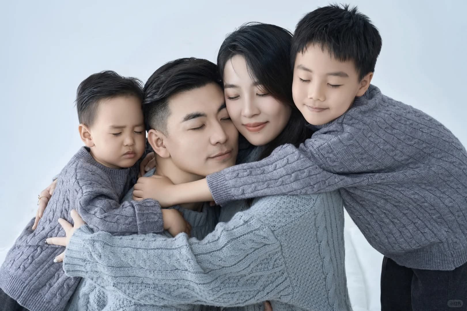 Có nên chụp ảnh cưới có con