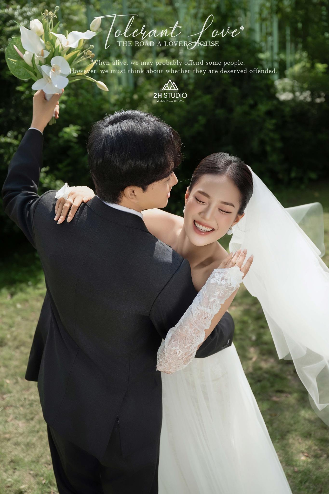 Hướng dẫn 9 cách cười khi chụp ảnh cưới đẹp tự nhiên