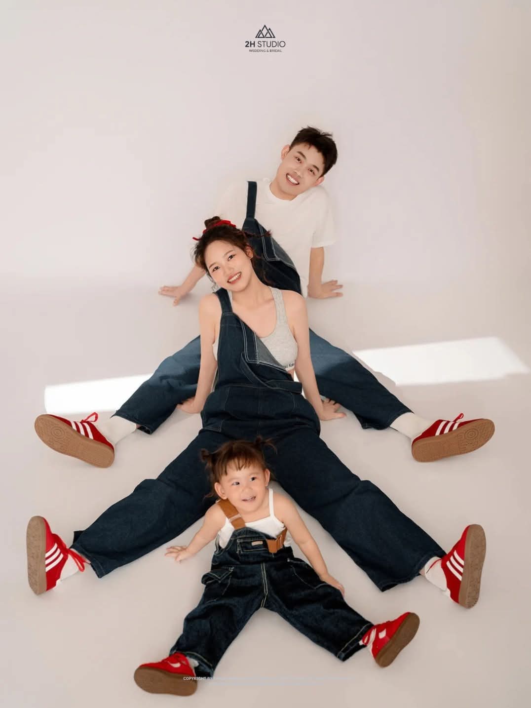 Chụp ảnh vui đùa cùng con