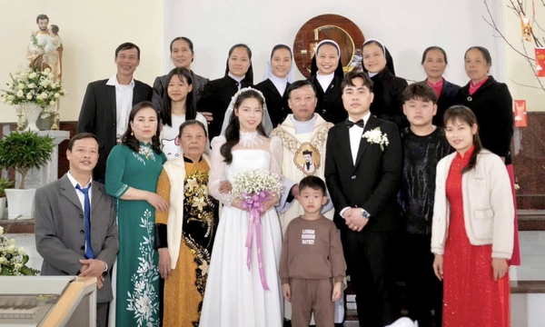 Chụp phóng sự lễ cưới Công Giáo sau lễ