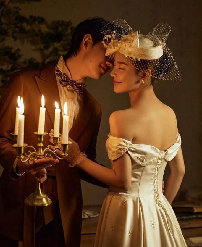 Tạo dáng ôm – Gợi cảm giác yêu thương và gắn kết