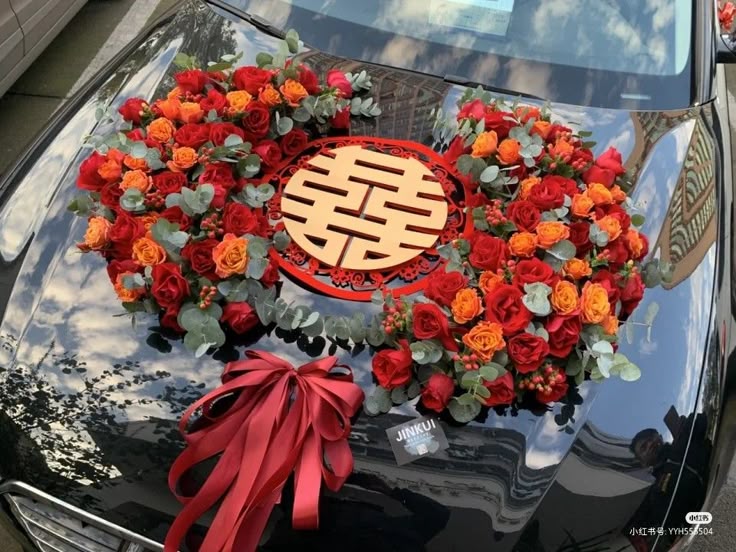 Trang trí xe hoa tone đỏ truyền thống