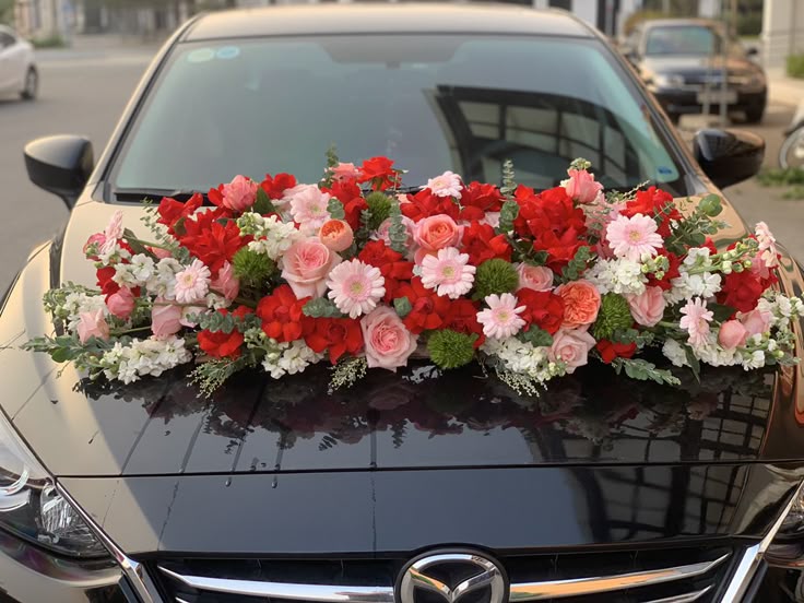 Trang trí xe bằng hoa giả cao cấp