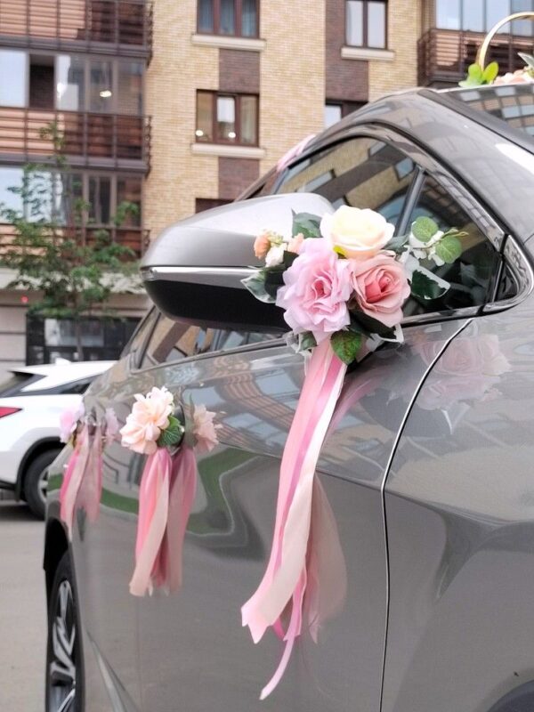 Trang trí xe bằng hoa giả cao cấp